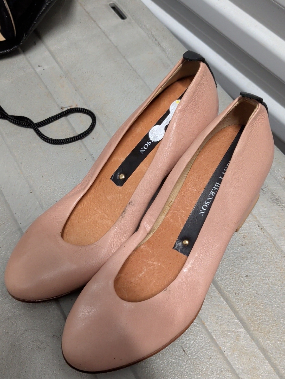 Matt Bernson Blush Pink Leather low Heel pumps